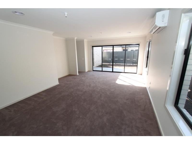 1/21-29 Lakewood Boulevard, Melton VIC 3337