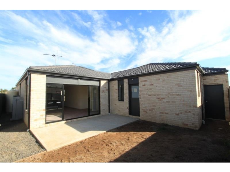 1/21-29 Lakewood Boulevard, Melton VIC 3337