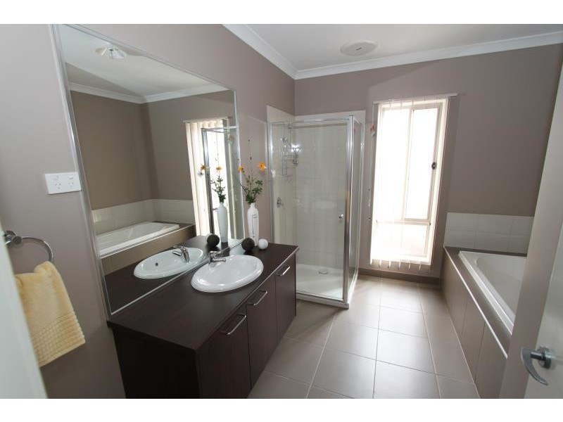 16 Magpie Street, Brookfield VIC 3338