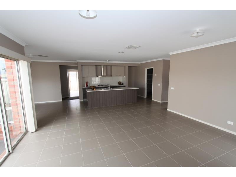 16 Magpie Street, Brookfield VIC 3338