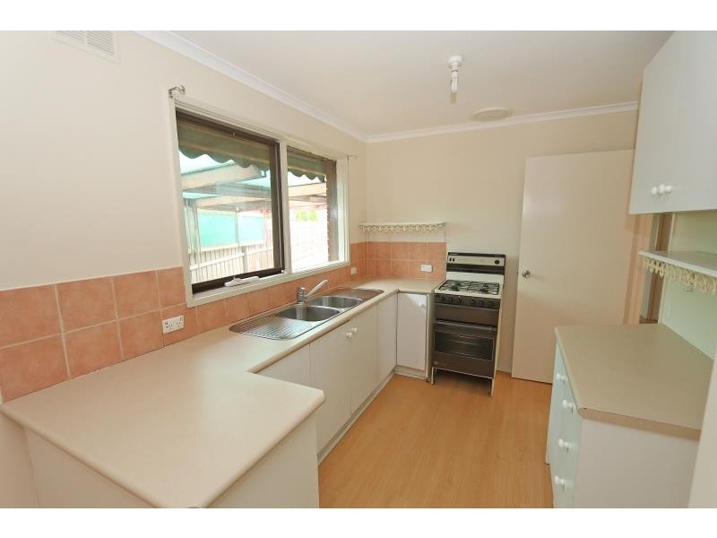 7 Hume Avenue, Melton South VIC 3338