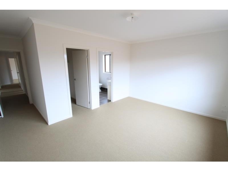 5 Leuca Avenue, Brookfield VIC 3338