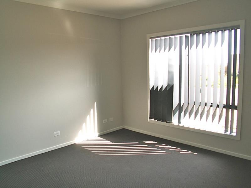 8 Birch Lane, Melton West VIC 3337