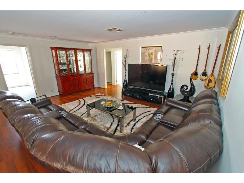 95 Arnolds Creek Boulevard, Melton West VIC 3337