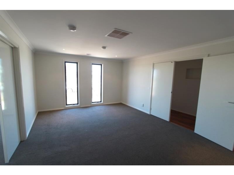 95 Arnolds Creek Boulevard, Melton West VIC 3337