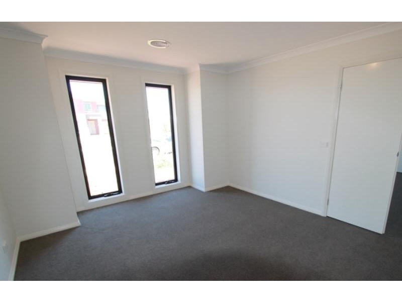 95 Arnolds Creek Boulevard, Melton West VIC 3337