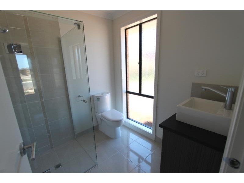 95 Arnolds Creek Boulevard, Melton West VIC 3337