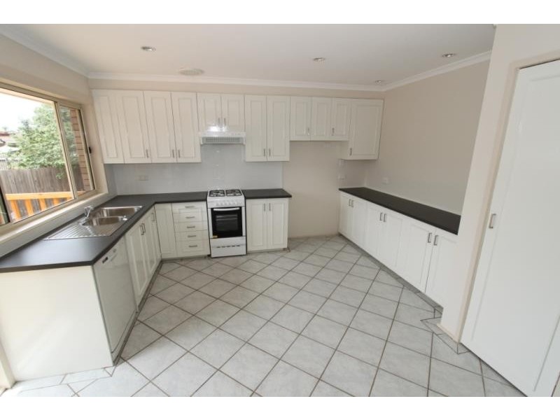7 Lansell Place, Melton West VIC 3337