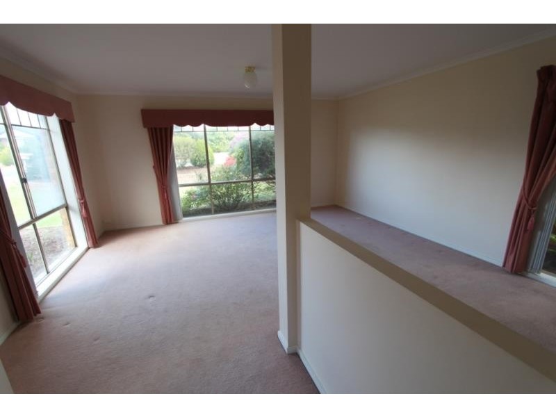 30 Pinnacle Crescent, Brookfield VIC 3338