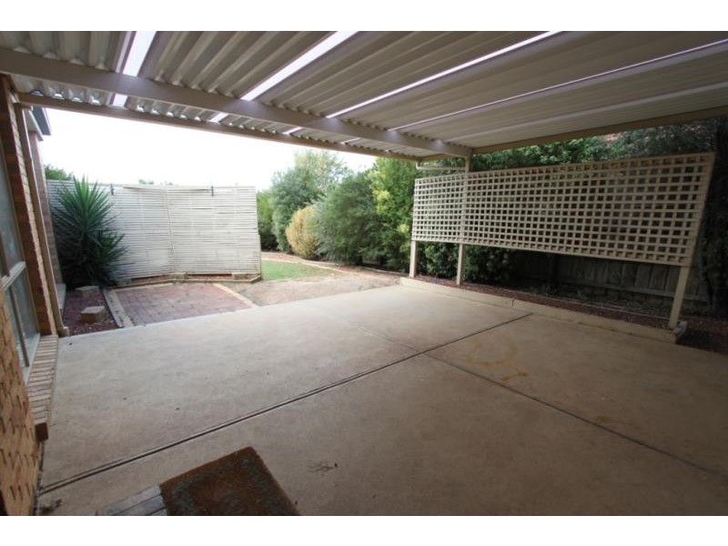 30 Pinnacle Crescent, Brookfield VIC 3338