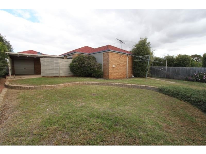 30 Pinnacle Crescent, Brookfield VIC 3338