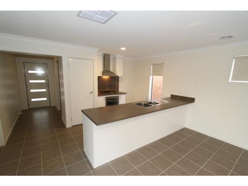15 Triandra place, Brookfield VIC 3338