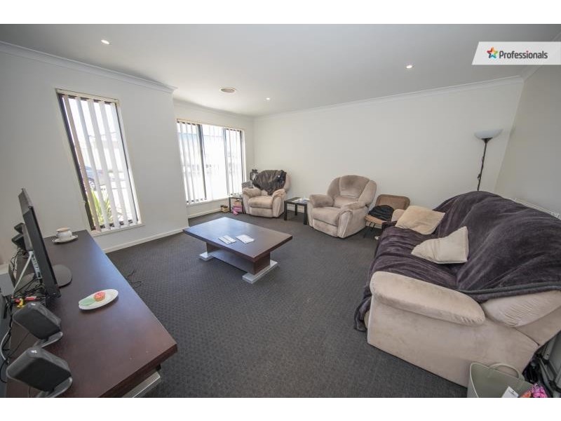 2/1 Drysdale Place, Brookfield VIC 3338