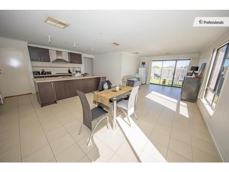 2/1 Drysdale Place, Brookfield VIC 3338