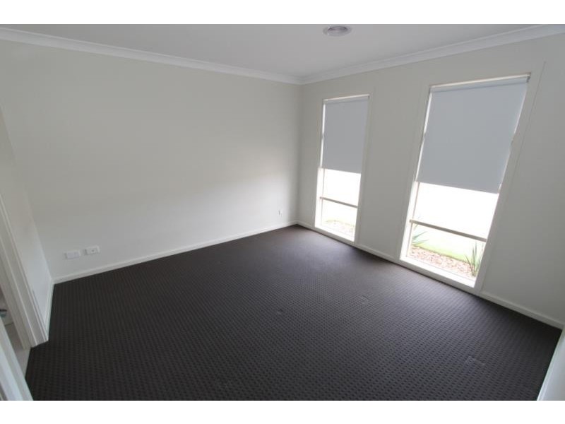 16 Pinrush Road, Brookfield VIC 3338