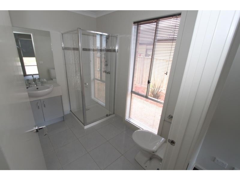 16 Pinrush Road, Brookfield VIC 3338