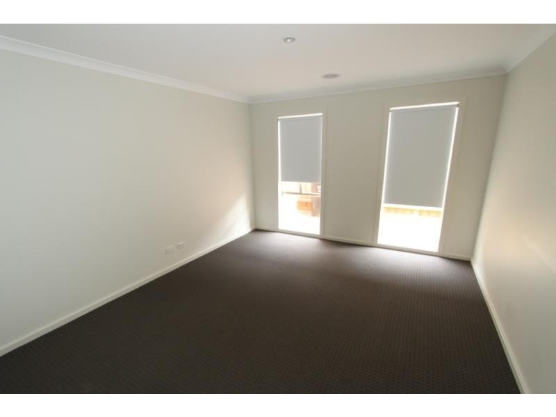 16 Pinrush Road, Brookfield VIC 3338