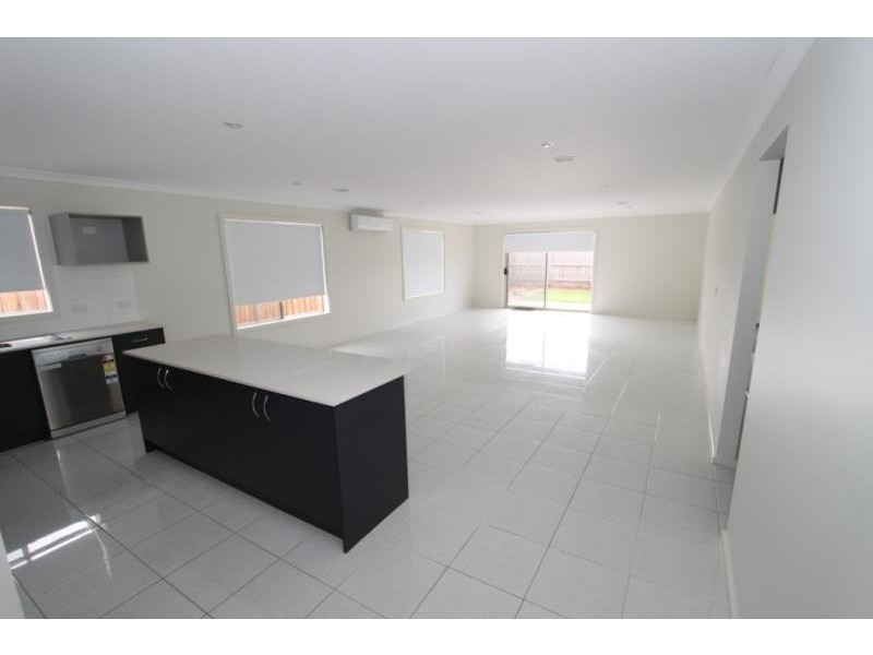 16 Pinrush Road, Brookfield VIC 3338