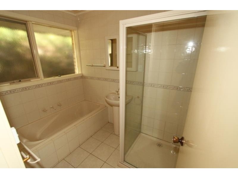 3 Burleigh Road, Melton VIC 3337