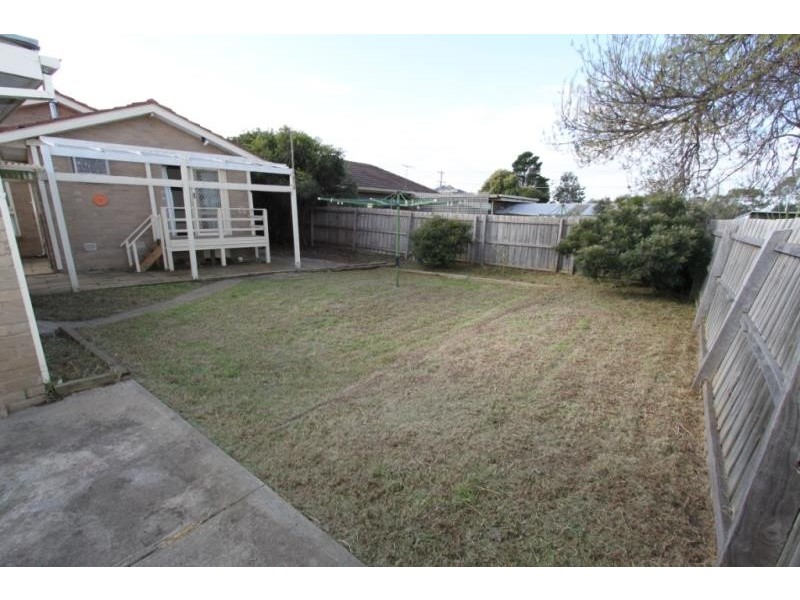 3 Burleigh Road, Melton VIC 3337