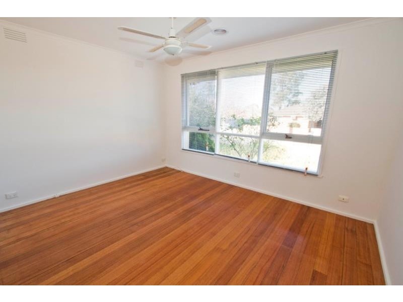 4 Oldershaw Road, Melton VIC 3337