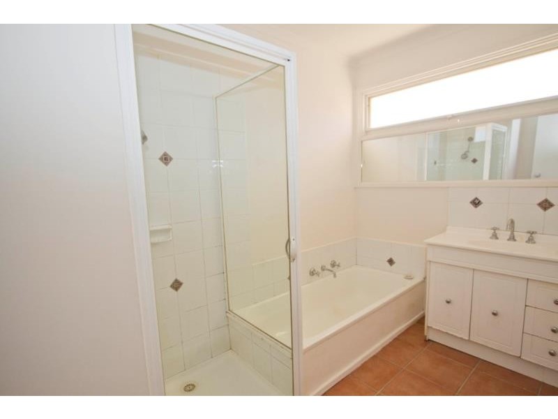 4 Oldershaw Road, Melton VIC 3337