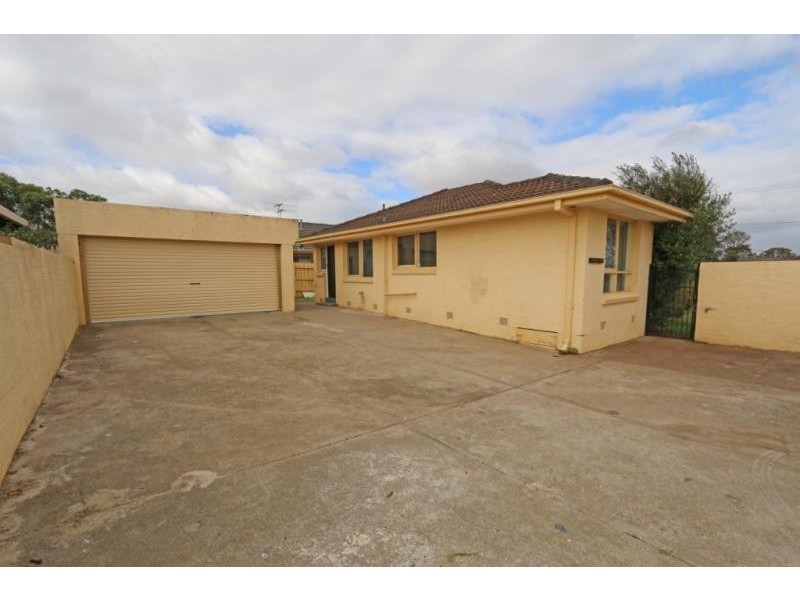 4 Oldershaw Road, Melton VIC 3337