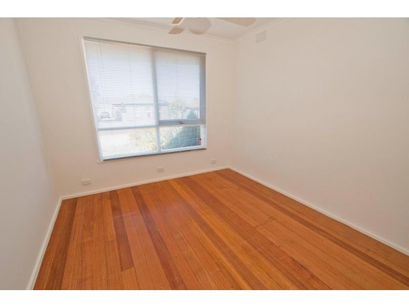 4 Oldershaw Road, Melton VIC 3337