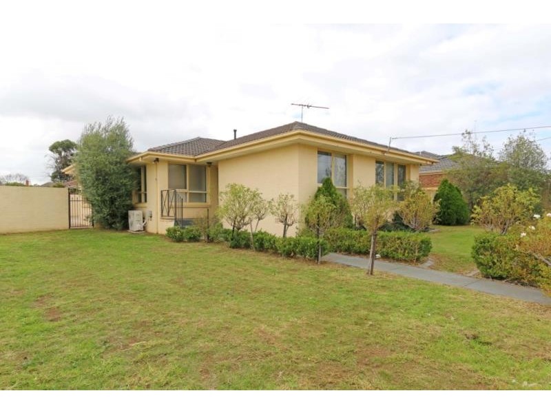 4 Oldershaw Road, Melton VIC 3337