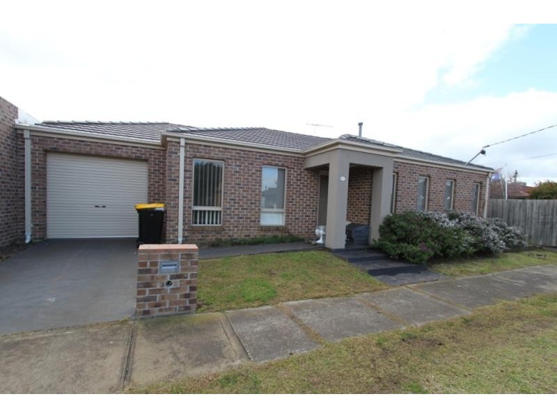 2/2 Arawata Parade, Melton VIC 3337
