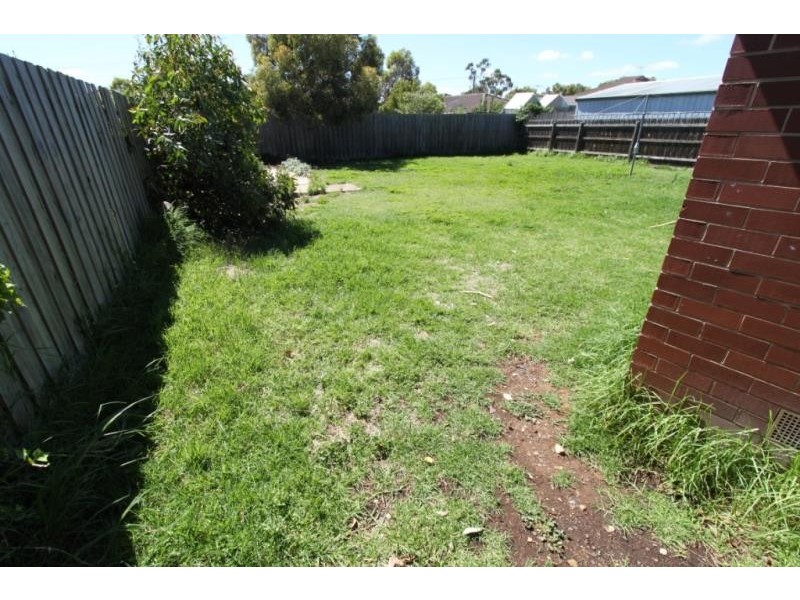 15 Eaton Street, Melton South VIC 3338