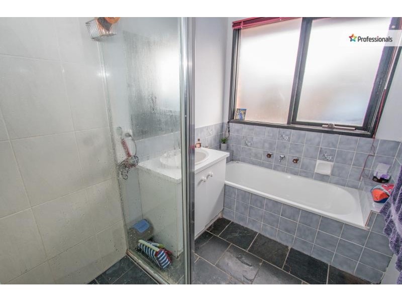 3 Molga Close, Kurunjang VIC 3337