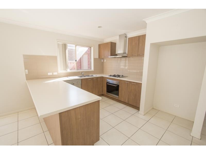 23 Saltbush Crescent, Brookfield VIC 3338