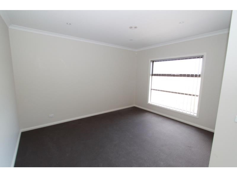 14 Triandra Drive, Brookfield VIC 3338
