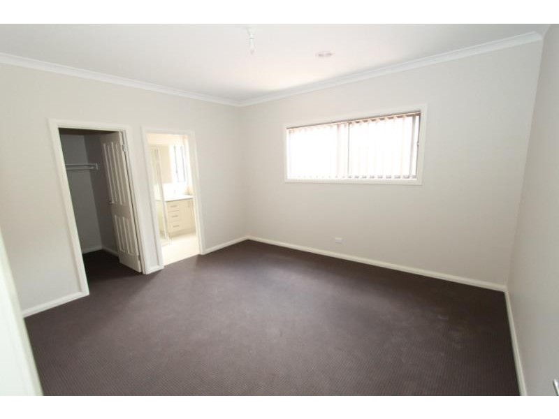 14 Triandra Drive, Brookfield VIC 3338