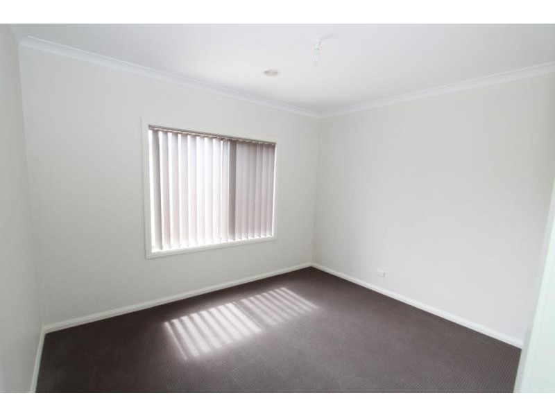 14 Triandra Drive, Brookfield VIC 3338