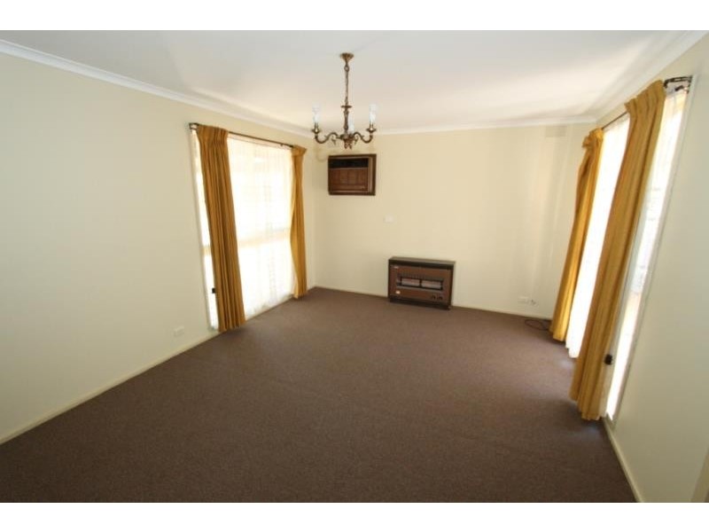 2 Ramona Place, Melton West VIC 3337