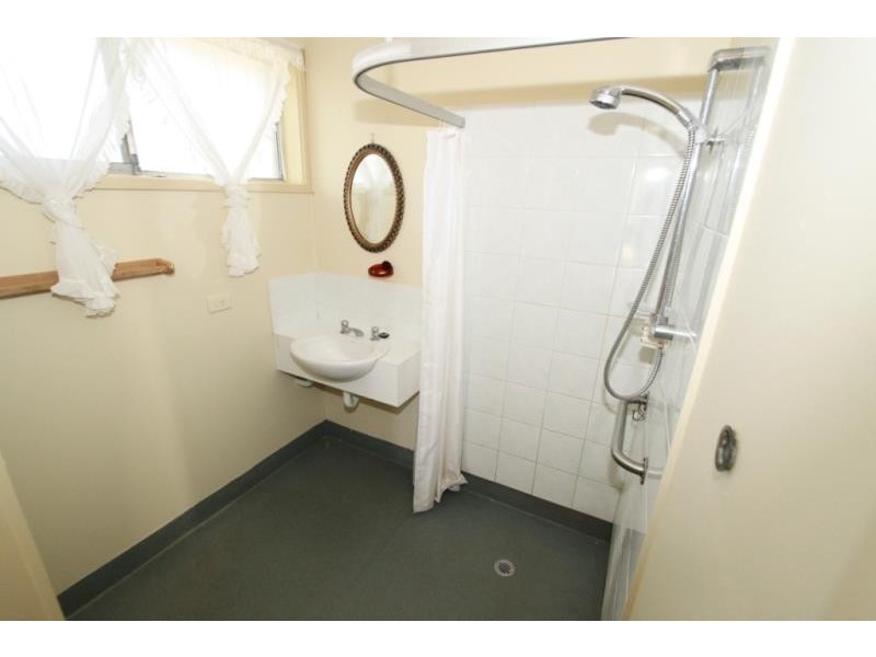 2 Ramona Place, Melton West VIC 3337