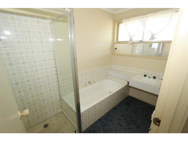 2 Ramona Place, Melton West VIC 3337