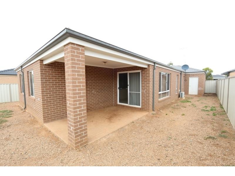 13 Red Fox Boulevard, Brookfield VIC 3338