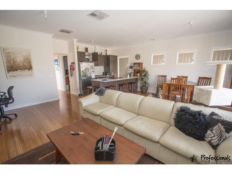 1/31 Faircroft Drive, Brookfield VIC 3338