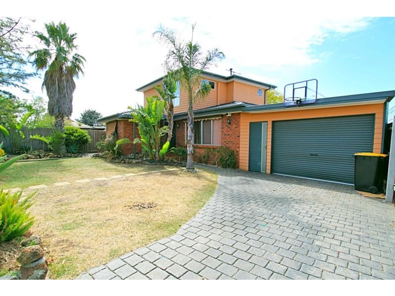 10 Glamis Place, Melton West VIC 3337