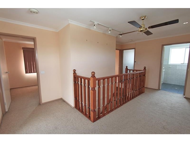 10 Glamis Place, Melton West VIC 3337