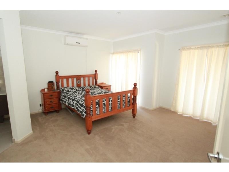 19 Kevington Drive, Eynesbury VIC 3338