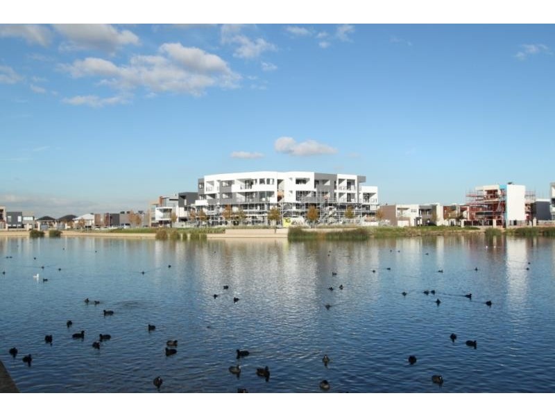 22/76 The Esplanade, Caroline Springs VIC 3023