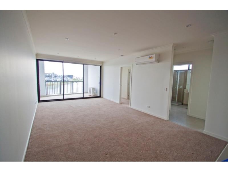 22/76 The Esplanade, Caroline Springs VIC 3023