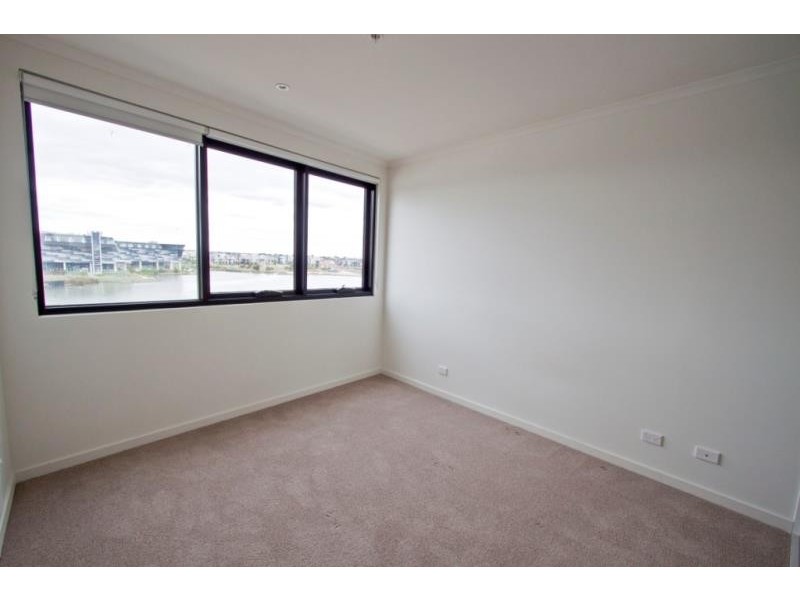 22/76 The Esplanade, Caroline Springs VIC 3023