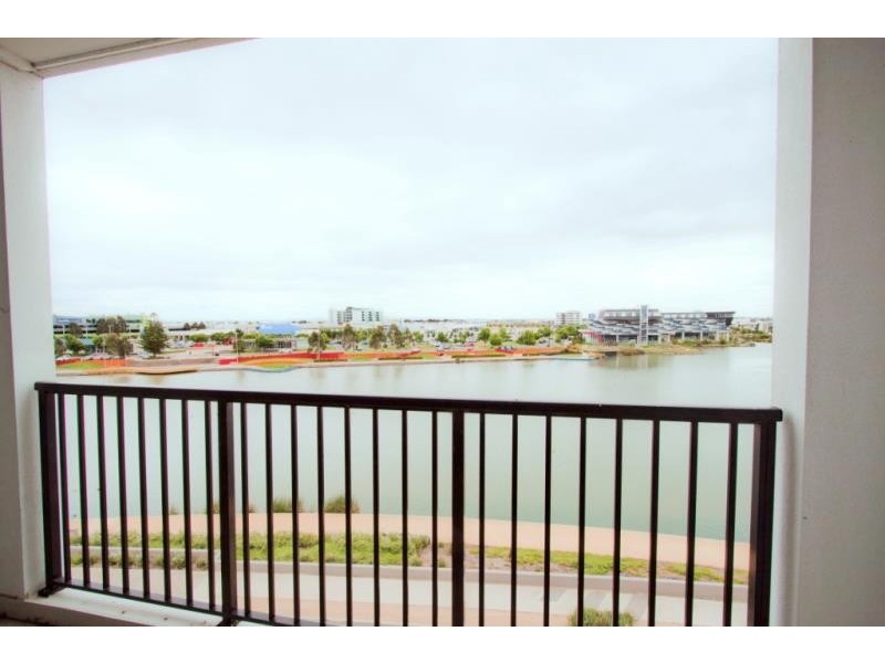 22/76 The Esplanade, Caroline Springs VIC 3023