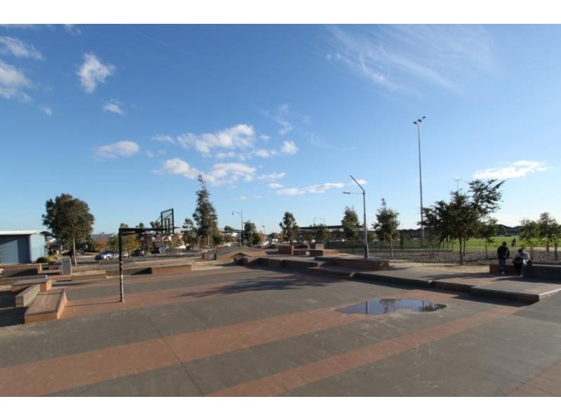 4/76 The Esplanade, Caroline Springs VIC 3023