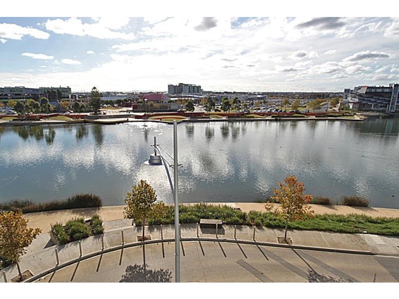 5/76 The Esplanade, Caroline Springs VIC 3023